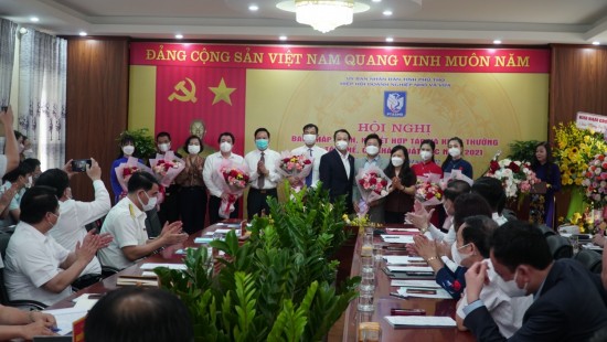 Chủ tịch Nguyễn Kim Hùng được bầu làm Phó chủ tịch Hiệp hội DNNVV tỉnh Phú Thọ, ký kết thỏa thuận hợp tác giữa Kim Nam Group với Hiệp hội DNNVV tỉnh Phú Thọ về chuyển đối số