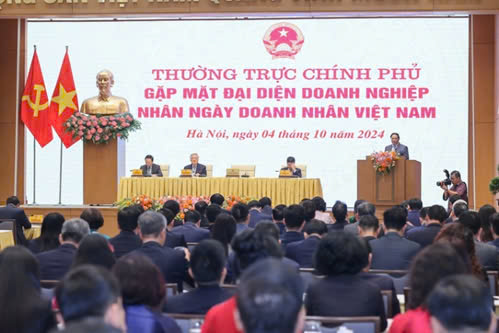 Phó chủ tịch hiệp hội doanh nghiệp nhỏ và vừa Việt Nam Ông Nguyễn Kim Hùng tham...