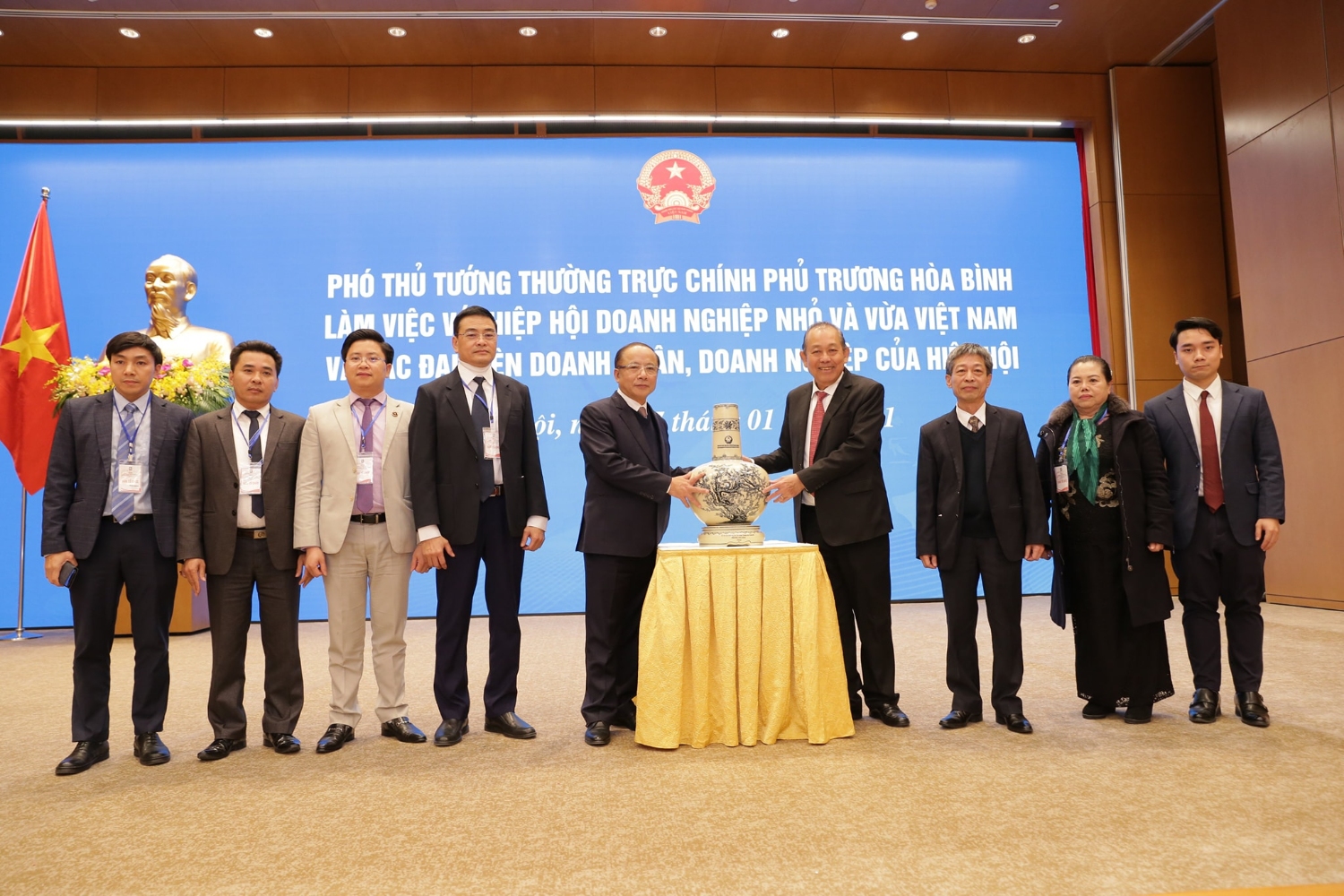 Phó Thủ tướng Thường trực Trương Hòa Bình gặp mặt đoàn đại biểu doanh nghiệp, doanh nhân tiêu biểu 2021