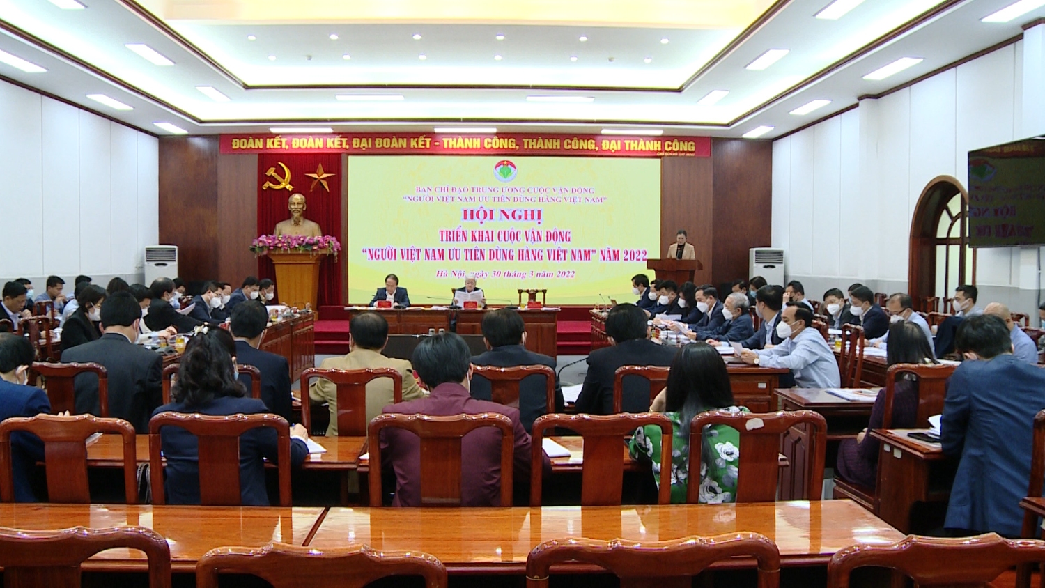 Chủ tịch Nguyễn Kim Hùng tham dự Hội nghị triển khai cuộc vận động “ Người Việt Nam ưu tiên dùng hàng Việt Nam” năm 2022